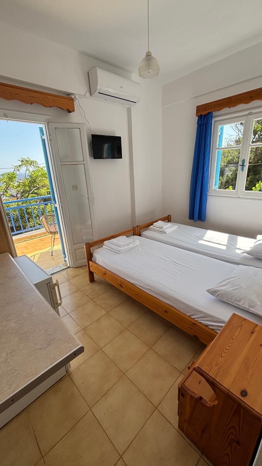 Faros Rooms Armenistis Hotel in Icaria