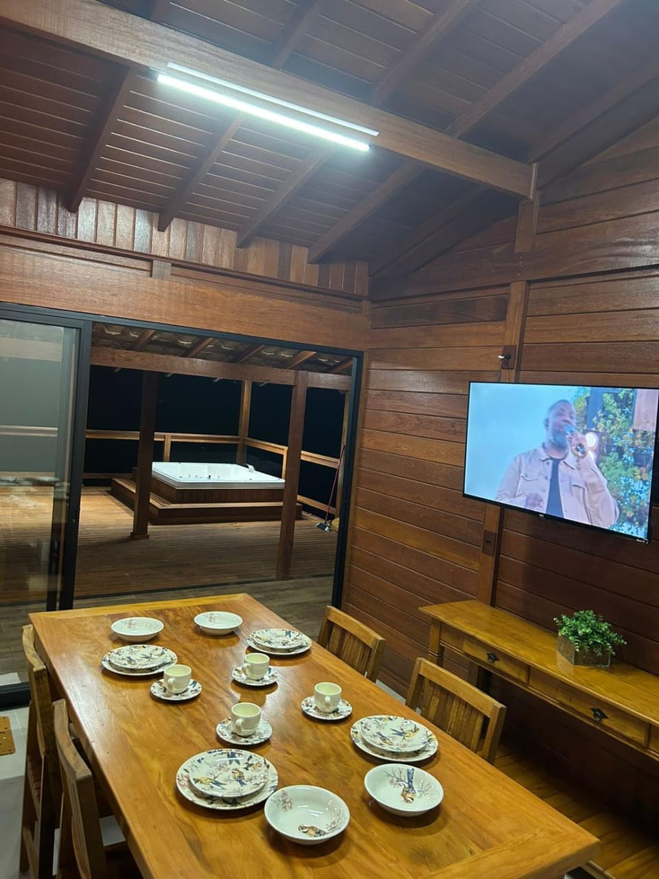 TV and multimedia, Dining area
