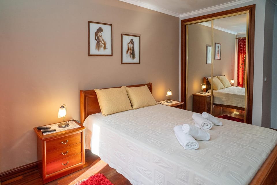 Brisa de Sesimbra - Spacious Family Apartment, 5min Walk to the Beach with Private Parking Apartment in Sesimbra