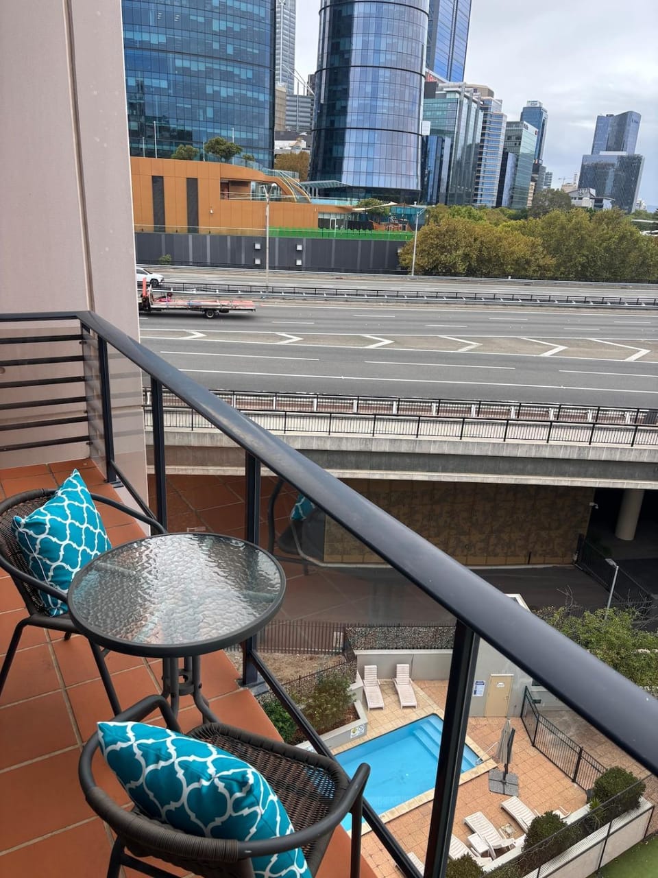 Balcony/Terrace, Tennis court, City view, Swimming pool