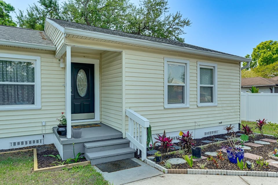 4 Mi to Hyde Park Village! Modern Escape w/ Yard Apartment in Tampa