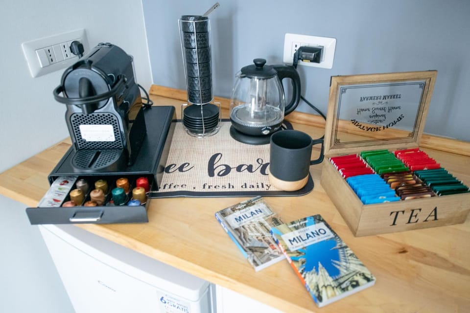 Coffee/tea facilities, Kitchen or kitchenette, Text overlay