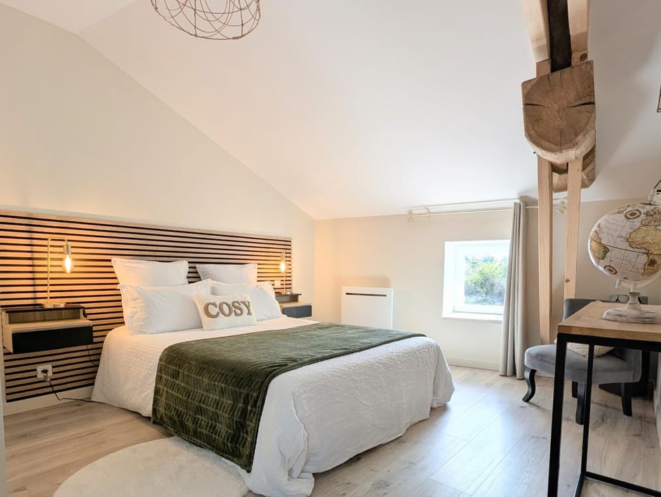 Bed, Photo of the whole room, Bedroom