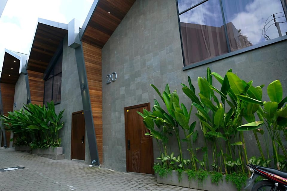 Property building, Photo of the whole room, Street view, Street view