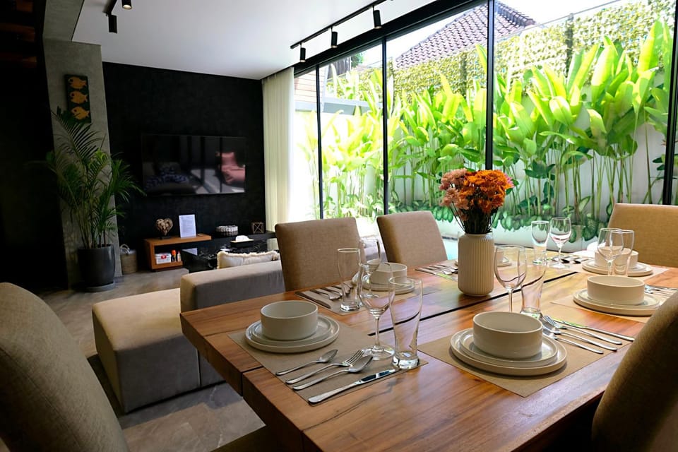 Seating area, Dining area