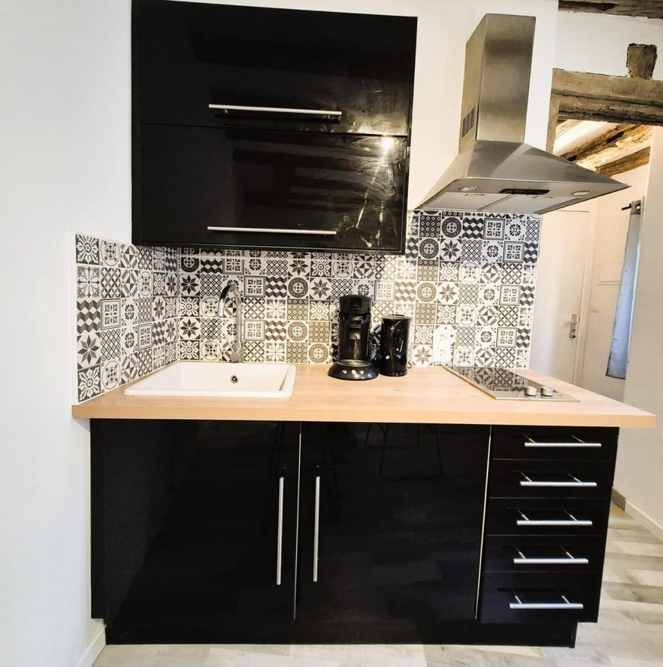 Coffee/tea facilities, Kitchen or kitchenette, pet friendly, stove