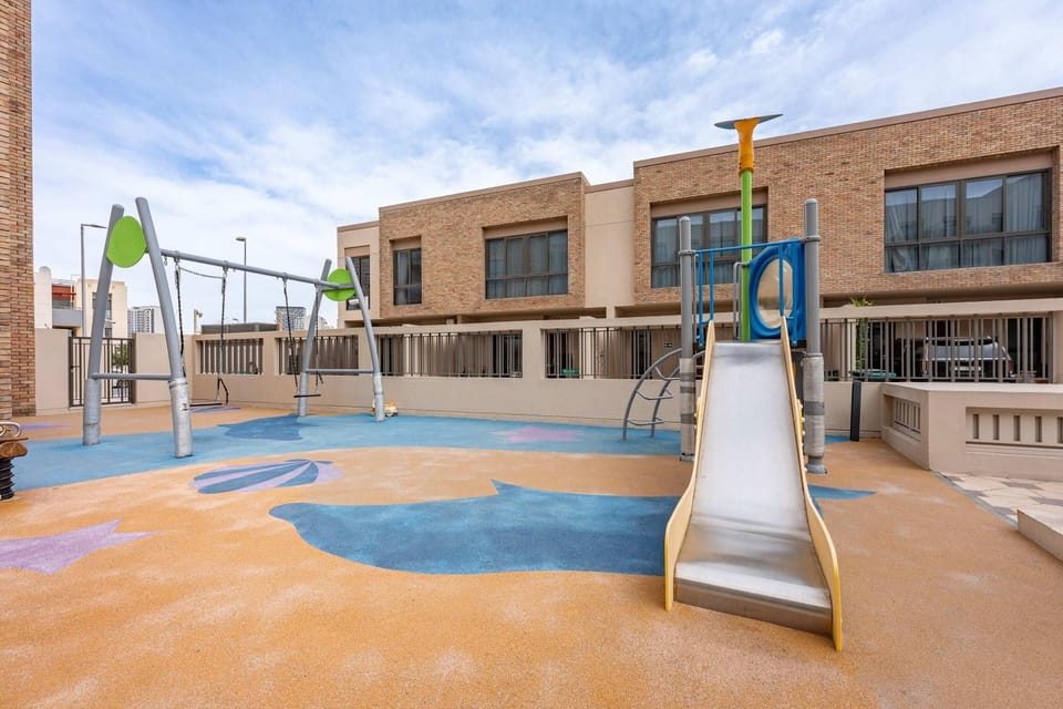 StayShort - Modern 3 Bedroom Duplex Apartment in JVC that Sleeps 5 Apartment in Dubai