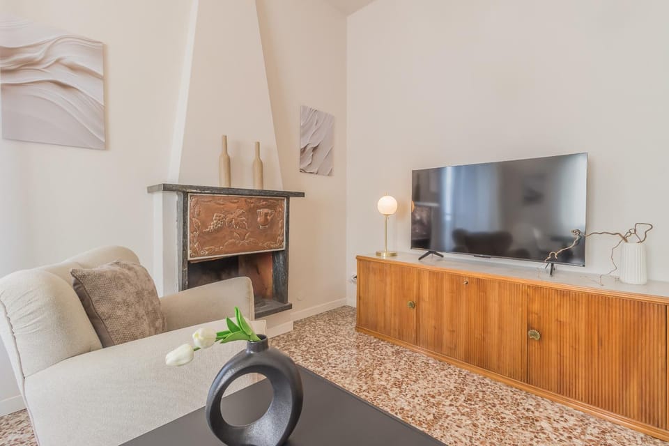 Communal lounge/ TV room, Living room
