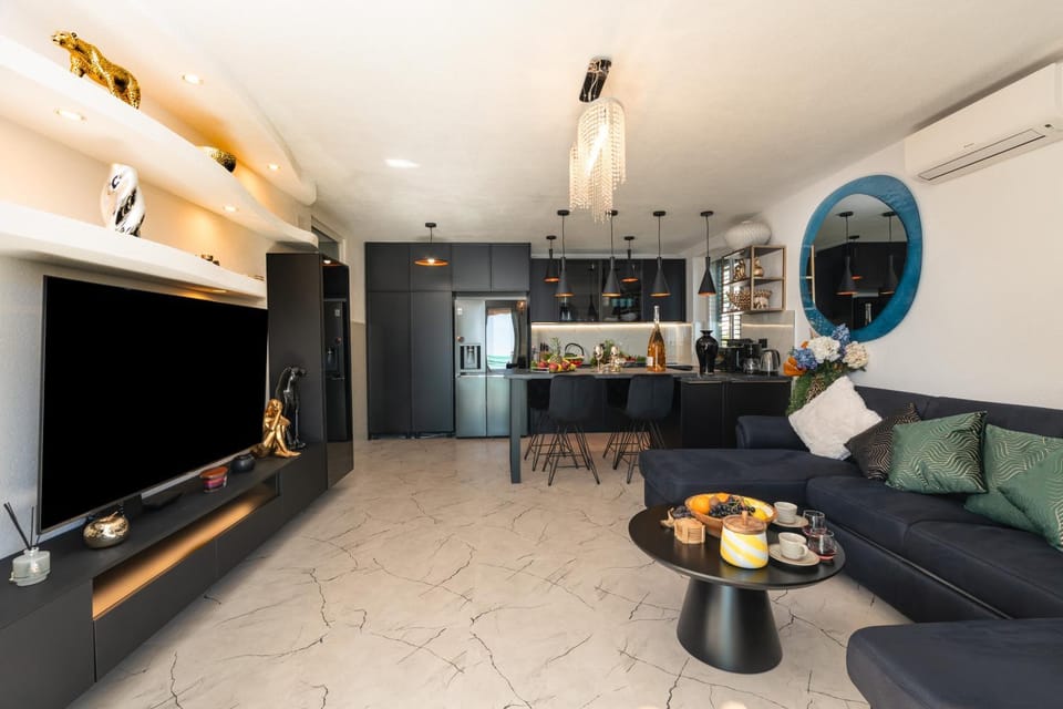 Living room, Dining area, kitchen