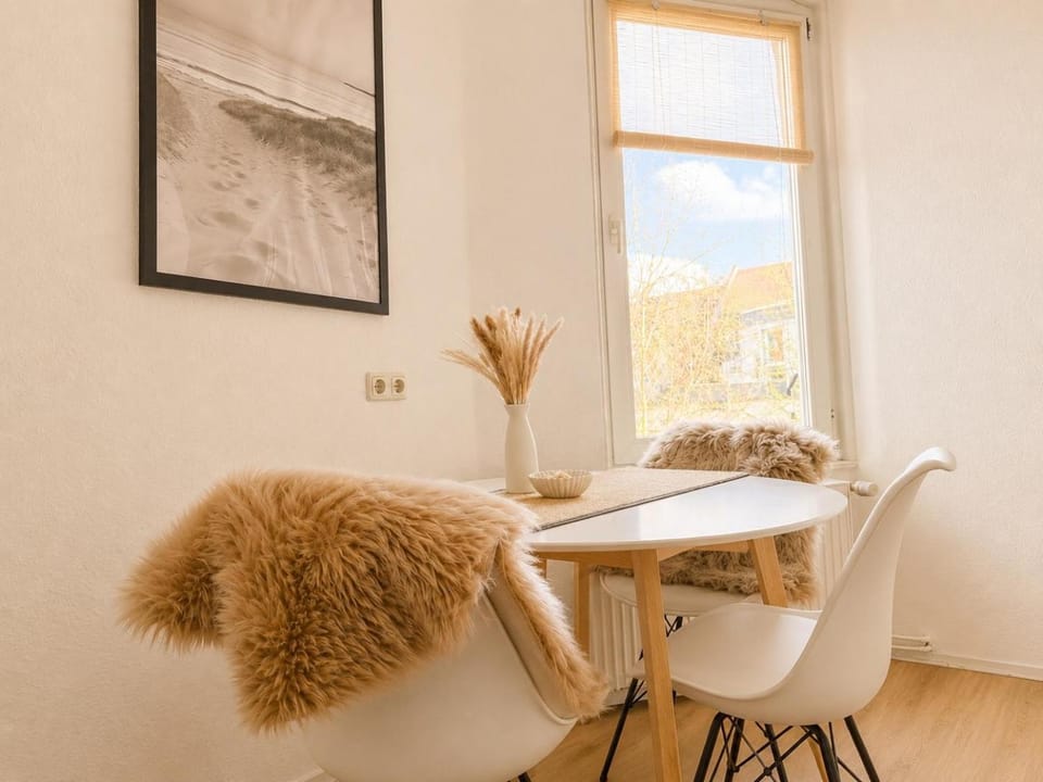View (from property/room), Photo of the whole room, Seating area, Dining area, Food, Lunch, Dinner