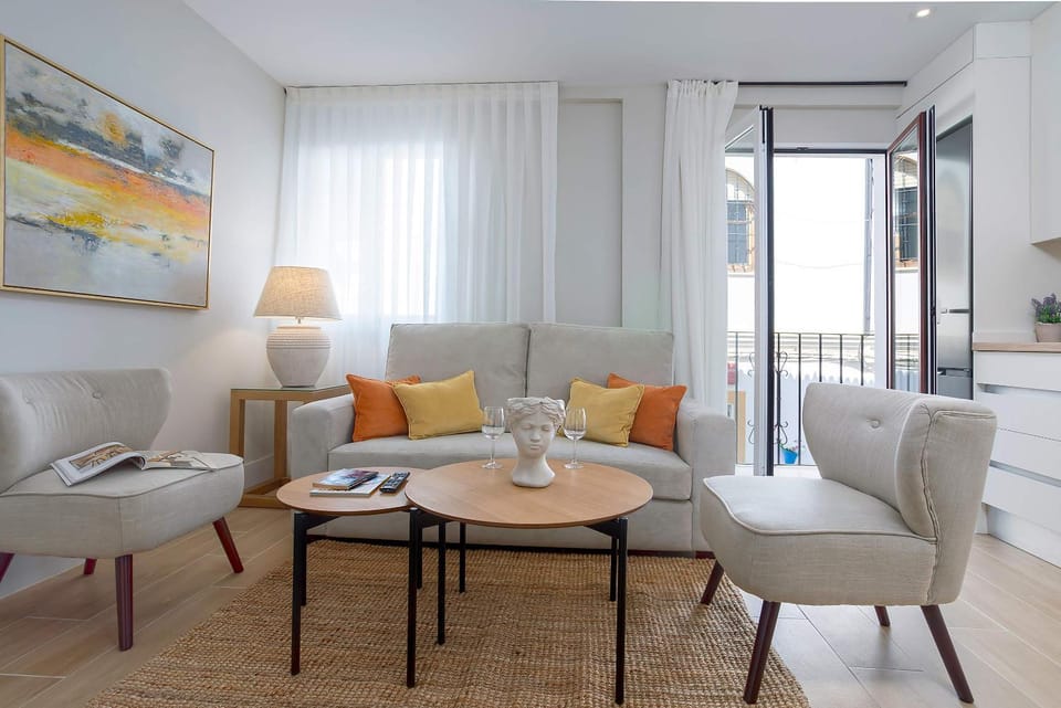 TV and multimedia, Balcony/Terrace, Living room, Seating area, Dining area