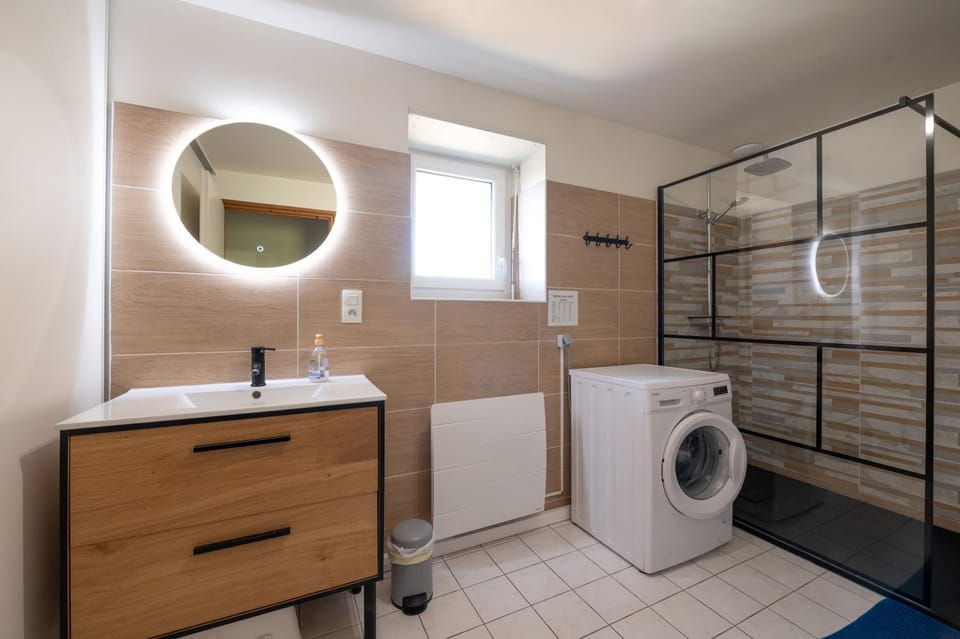 Bathroom, Living room