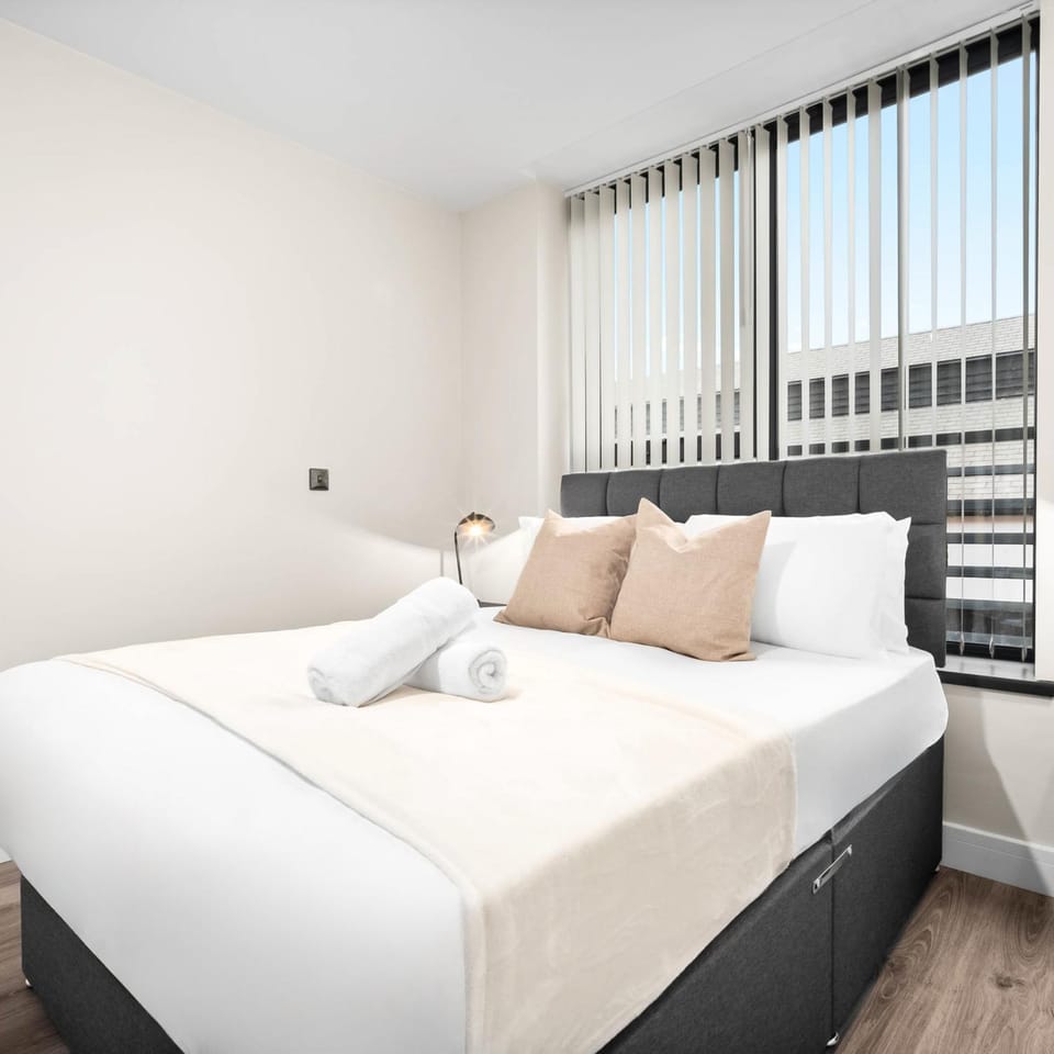 Property building, Bed, Bedroom