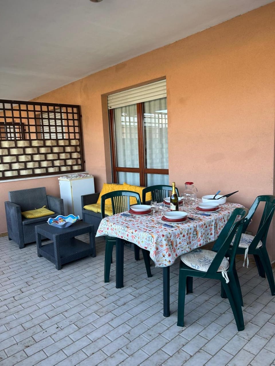 Patio, Dining area