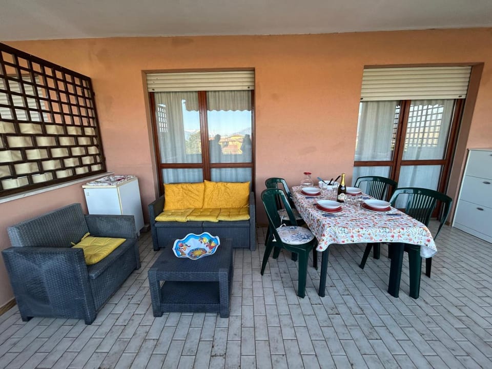 Patio, Dining area