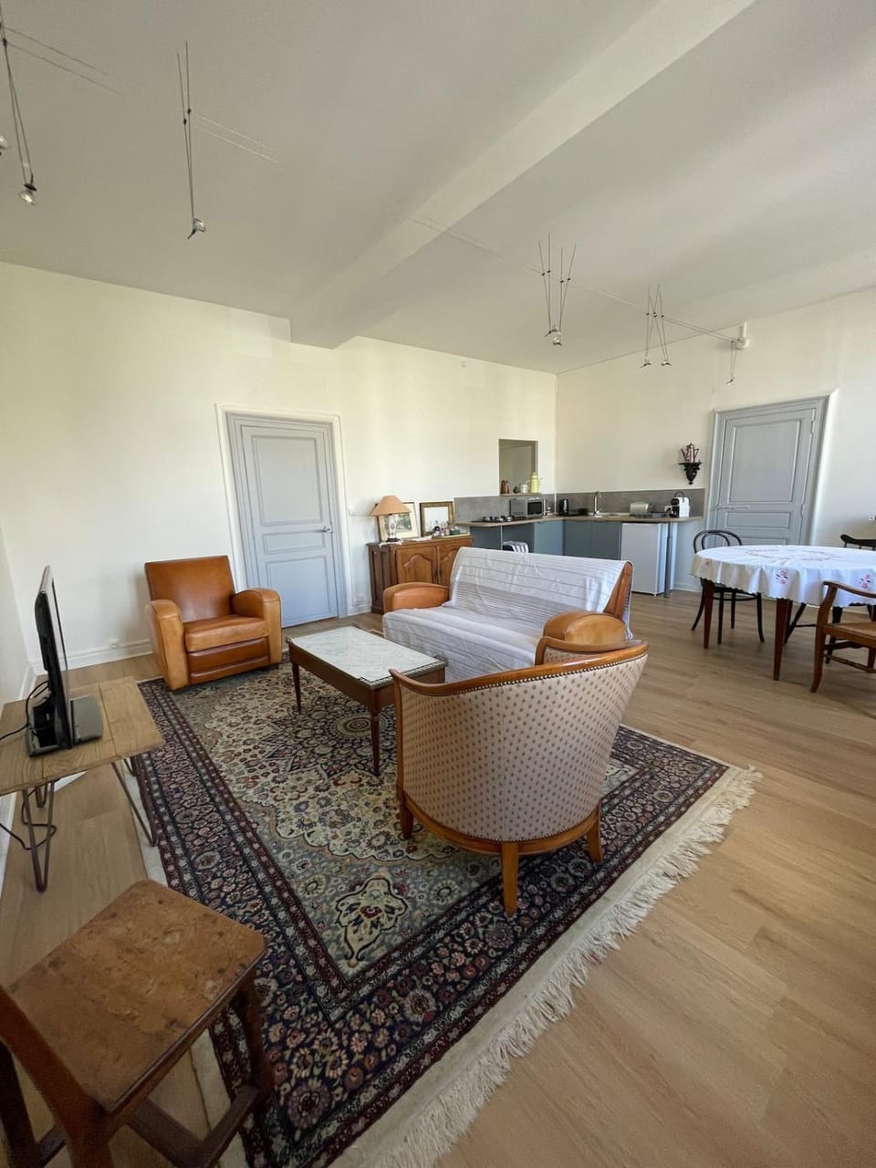 grand appartement lumineux proche du centre avec cour privée Apartment in Bergerac