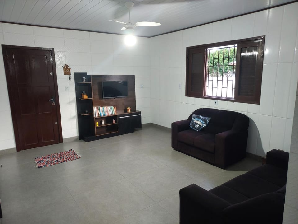 3 quartos 3 camas de casal, piscina, 450 do mar venha com sua família desfrutar House in State of Santa Catarina
