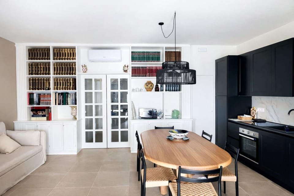 Library, Kitchen or kitchenette, Living room, Seating area, Dining area, pet friendly, stove