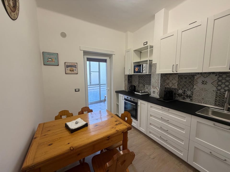 Communal kitchen, microwave, oven