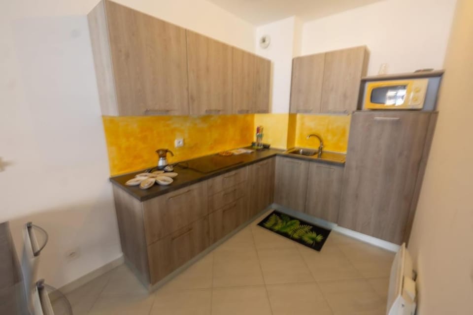110I - Joli 2P avec terrasse piscine et parking Apartment in Menton