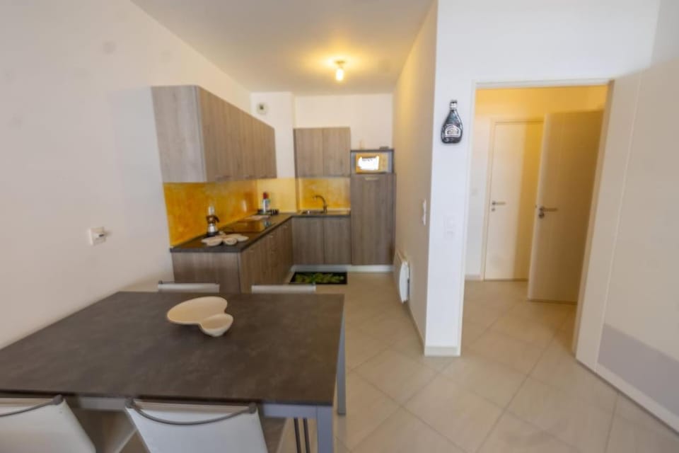 110I - Joli 2P avec terrasse piscine et parking Apartment in Menton