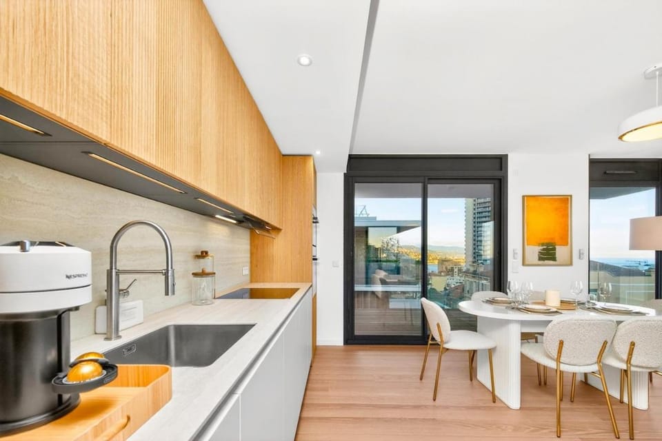 Kitchen or kitchenette, Dining area, dishwasher
