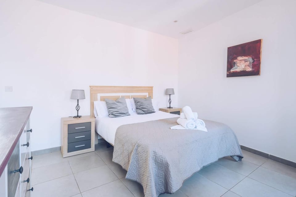 Modern 2-Bedroom Apartment in Gibraltar Town Apartment in Gibraltar