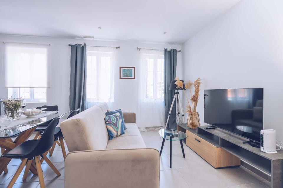 Modern 2-Bedroom Apartment in Gibraltar Town Apartment in Gibraltar