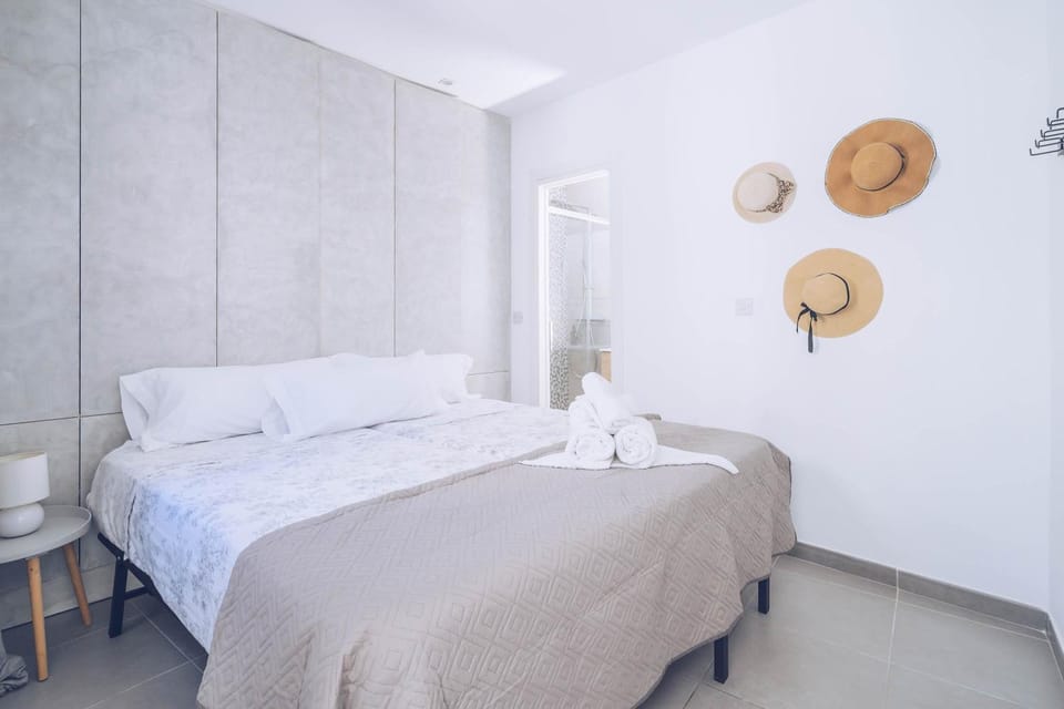 Modern 2-Bedroom Apartment in Gibraltar Town Apartment in Gibraltar