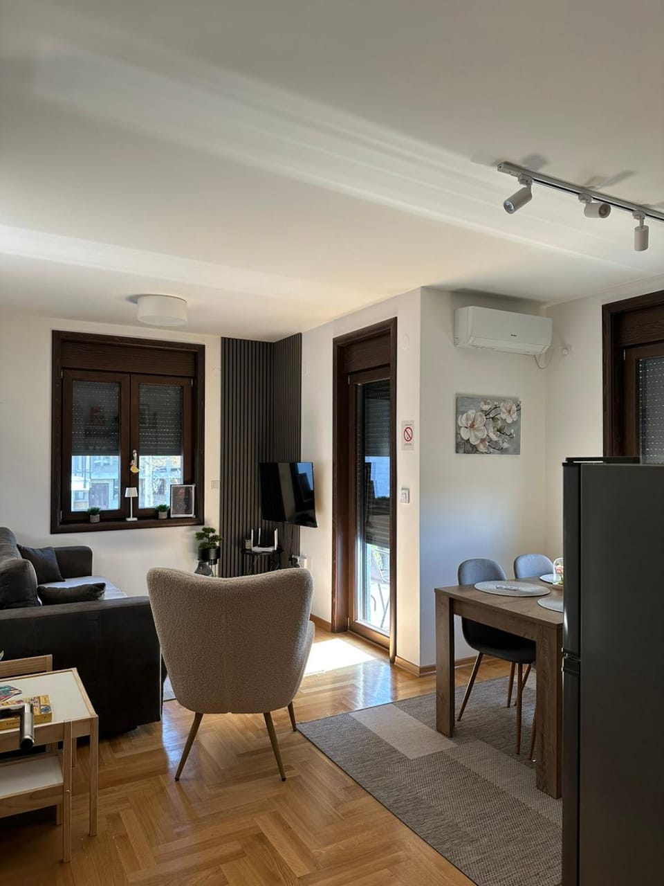 TV and multimedia, Living room, internet, air conditioner