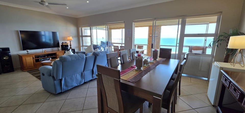 View (from property/room), Balcony/Terrace, Living room, Dining area, Sea view