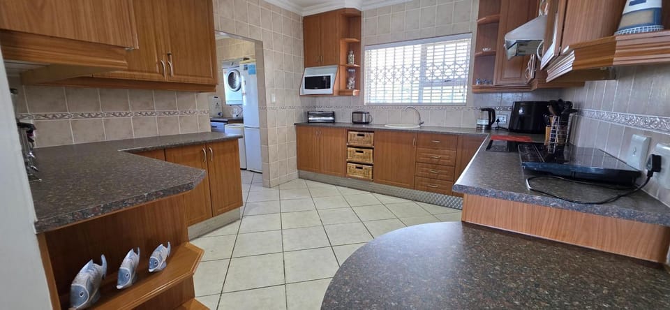 microwave, oven, stove, toaster, kitchen