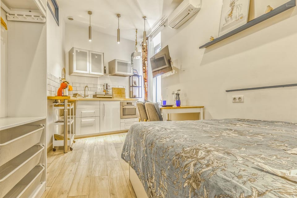 Bedroom, kitchen