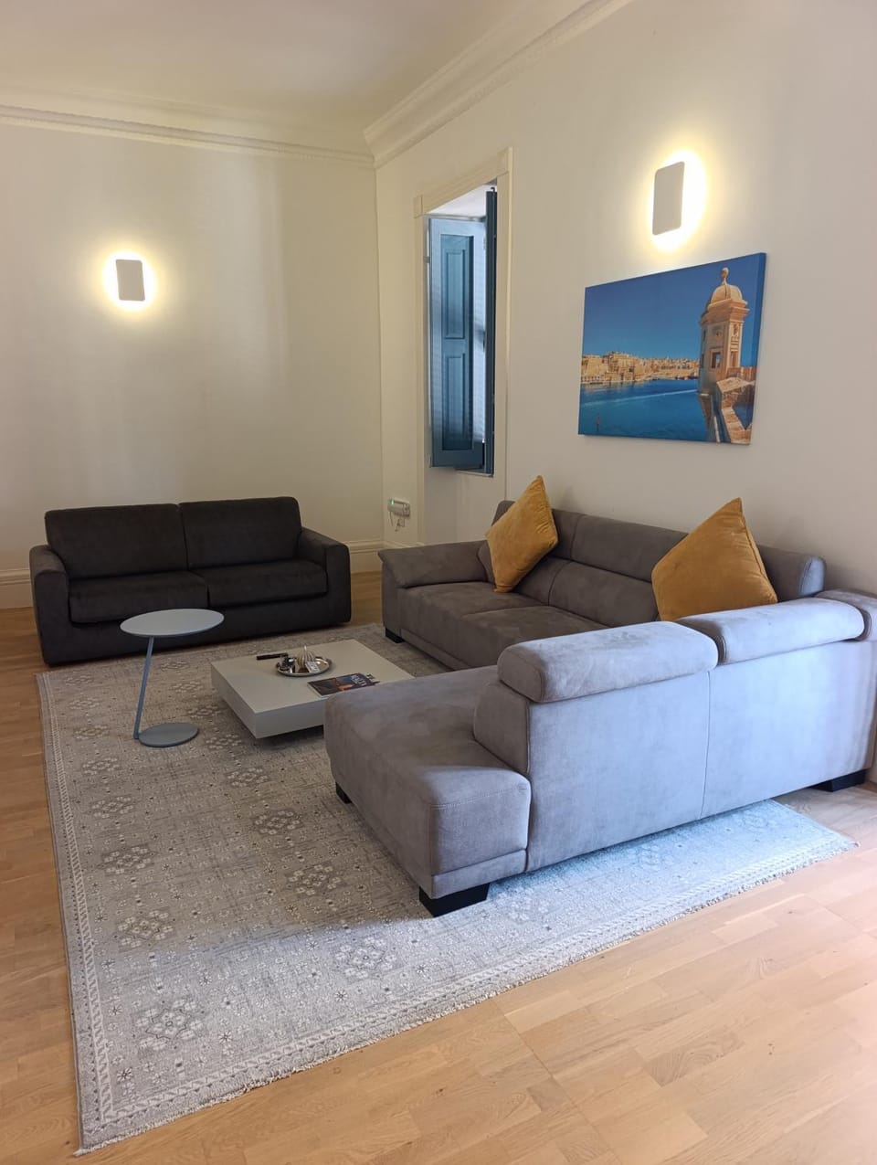 Living room, Seating area
