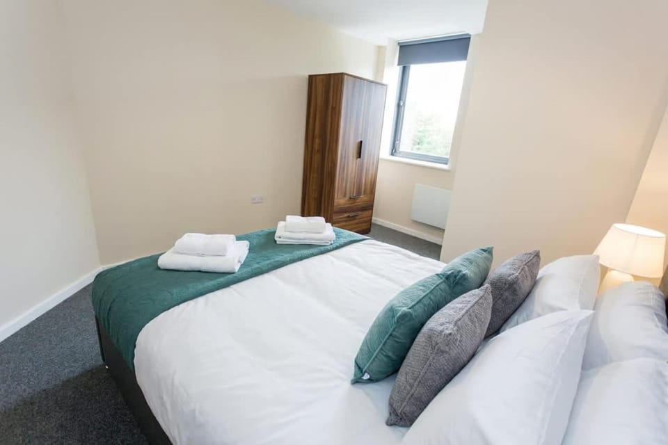 Contemporary 2 Bed Apartment in Manchester w WiFi Apartment in Salford