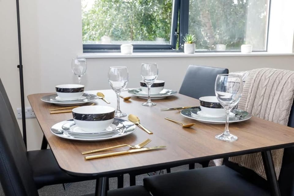 Contemporary 2 Bed Apartment in Manchester w WiFi Apartment in Salford
