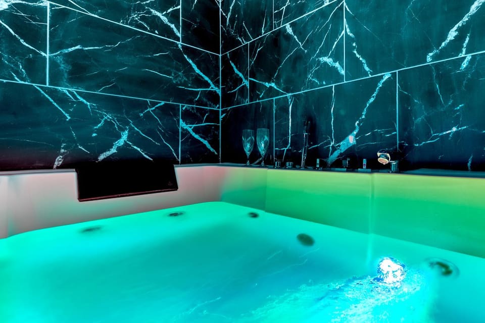 Hot Tub, Hot Tub, Bathroom, Bath