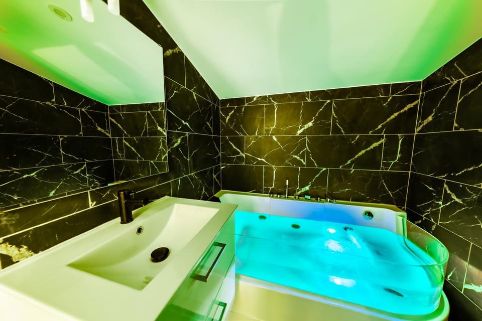Hot Tub, Hot Tub, Bathroom, Bath