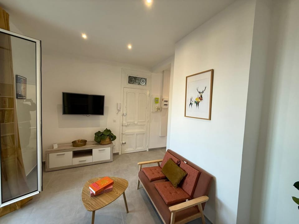 TV and multimedia, Living room, air conditioner