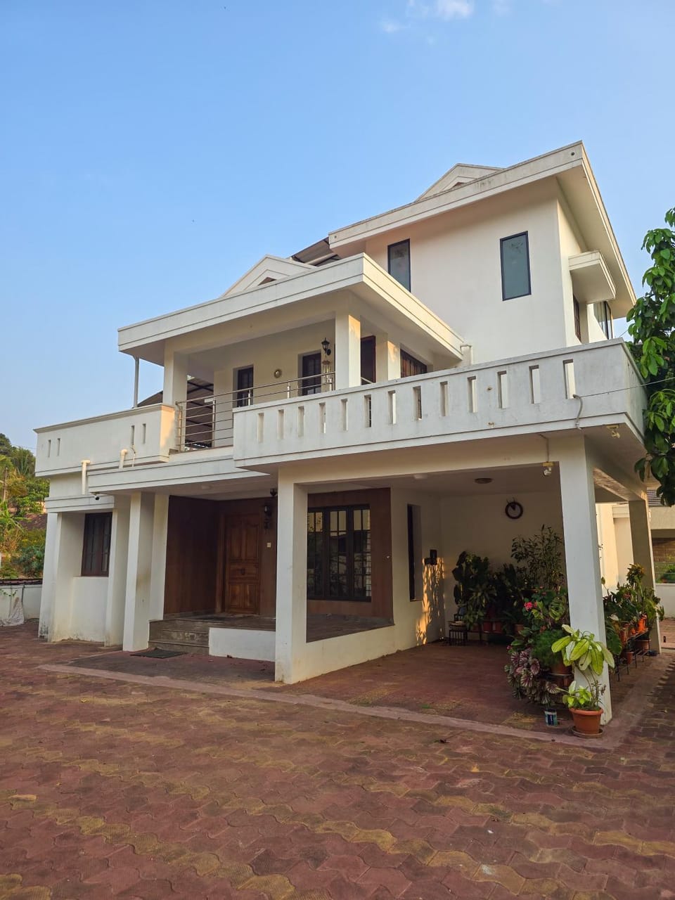 Property building, Facade/entrance, Parking
