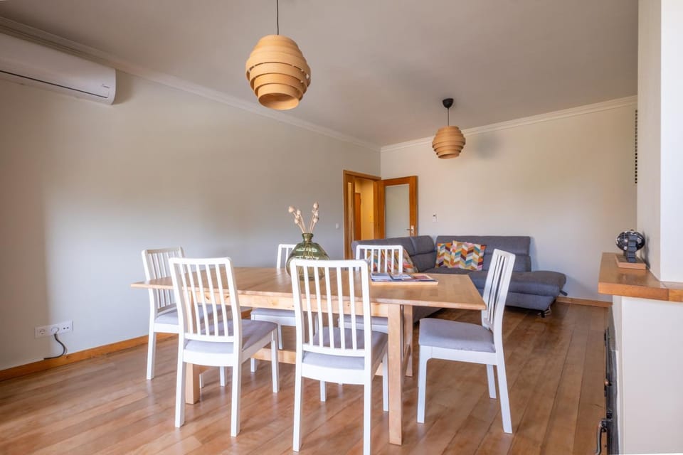 Living room, Seating area, air conditioner