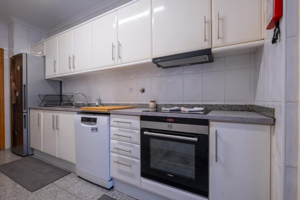 dishwasher, oven, pet friendly, stove, kitchen