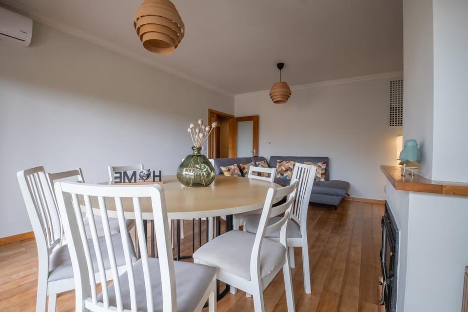 FamilyHub - EcoHost - Spacious 3-bedroom apartment for 8 people with AC and parking near Porto and the beaches Apartment in Porto District