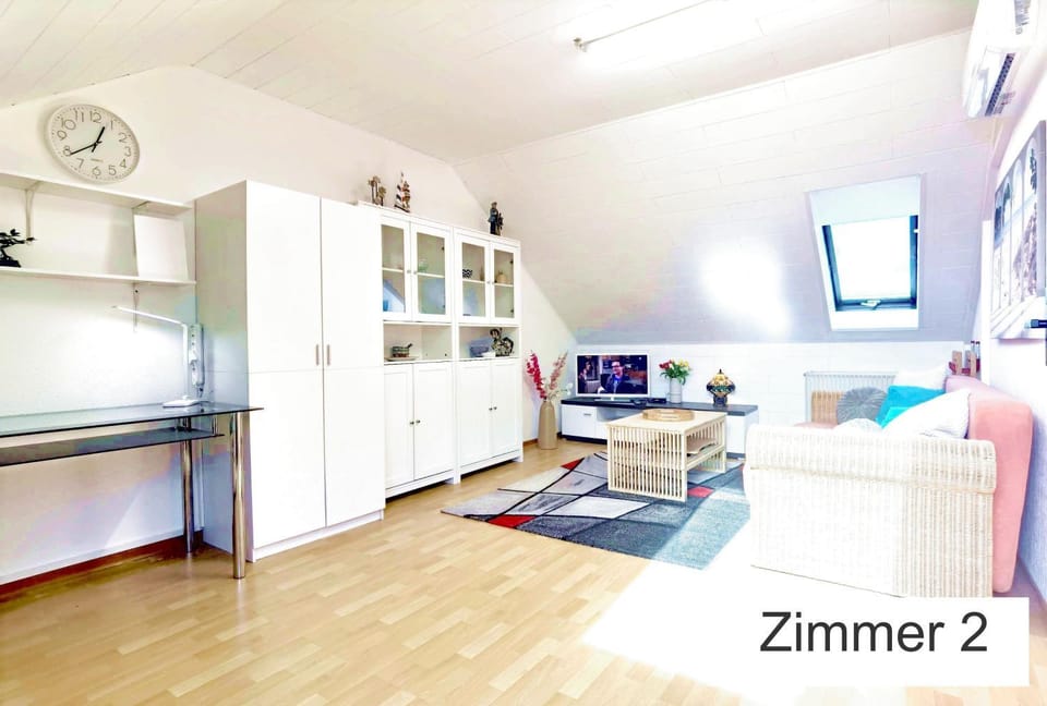 TV and multimedia, Photo of the whole room, wardrobe, air conditioner