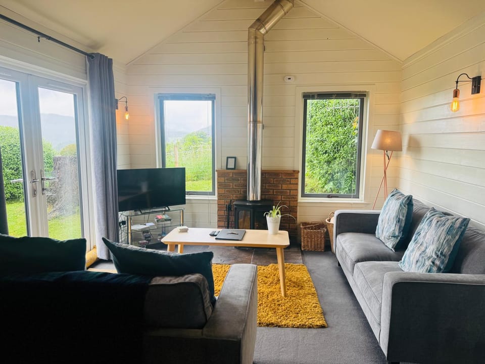 Ben Y Vrackie Lodge with hot tub Apartment in Scotland