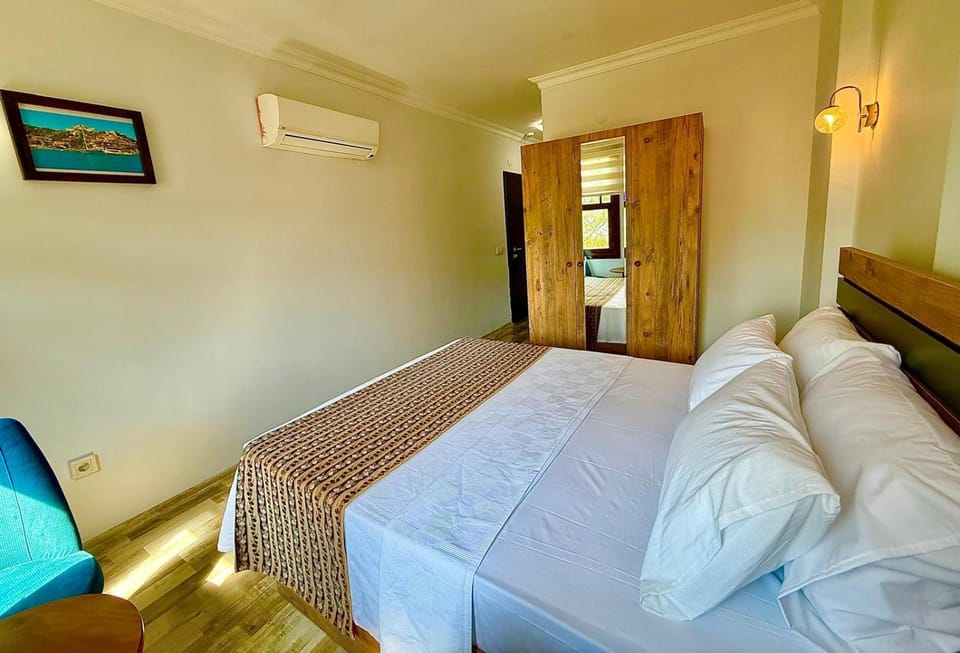 Bed, Photo of the whole room, Bedroom, air conditioner