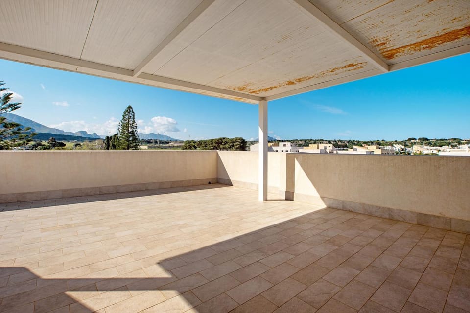 Property building, Balcony/Terrace, Living room