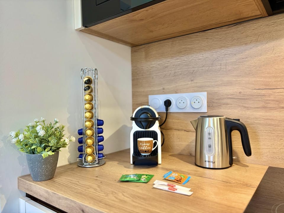 Coffee/tea facilities, Kitchen or kitchenette