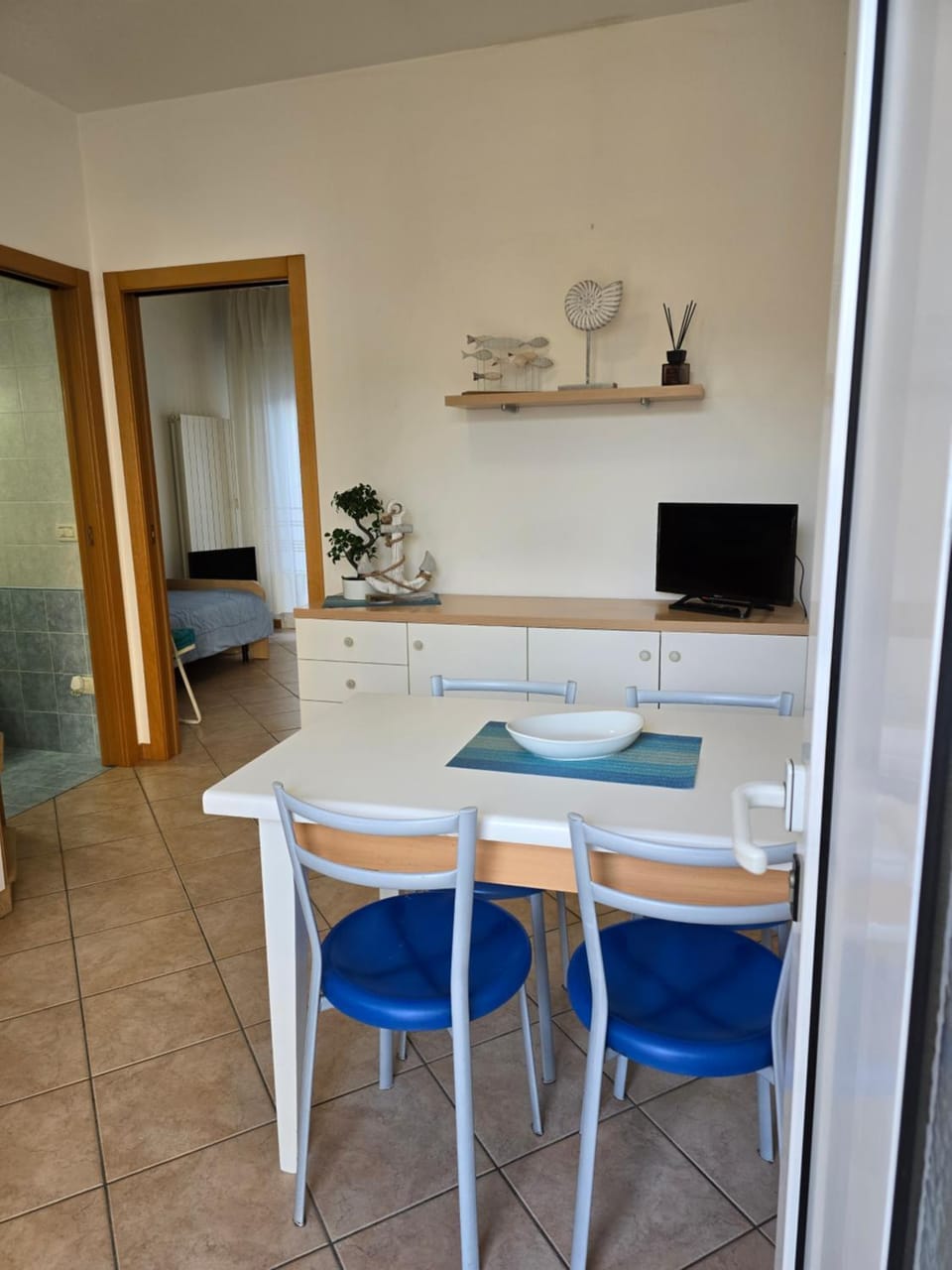 TV and multimedia, Dining area