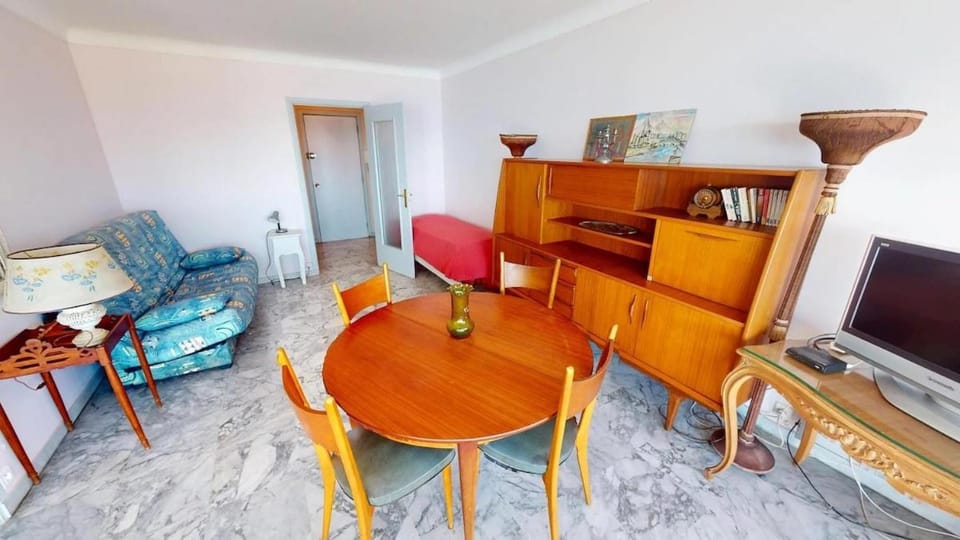 112N - Grand studio et plages face mer avec terrasse Apartment in Roquebrune-Cap-Martin